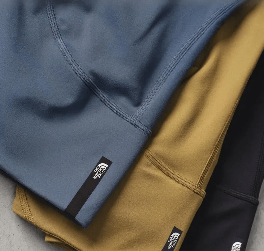 FLASHDRY™ materials and anti-odor technology keep you fresh even when the days get long. 