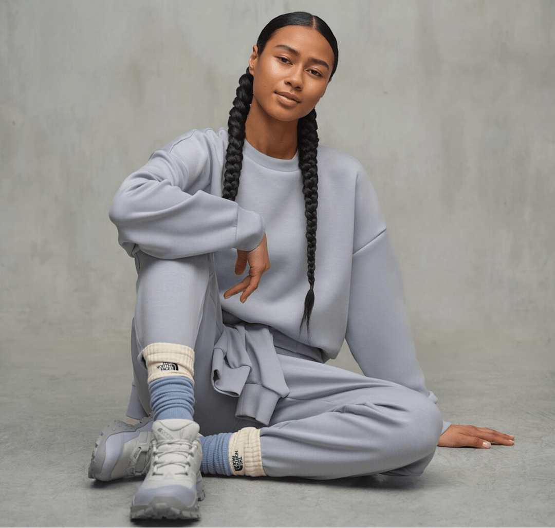 FLASHDRY™ materials and anti-odor technology keep you fresh even when the days get long.