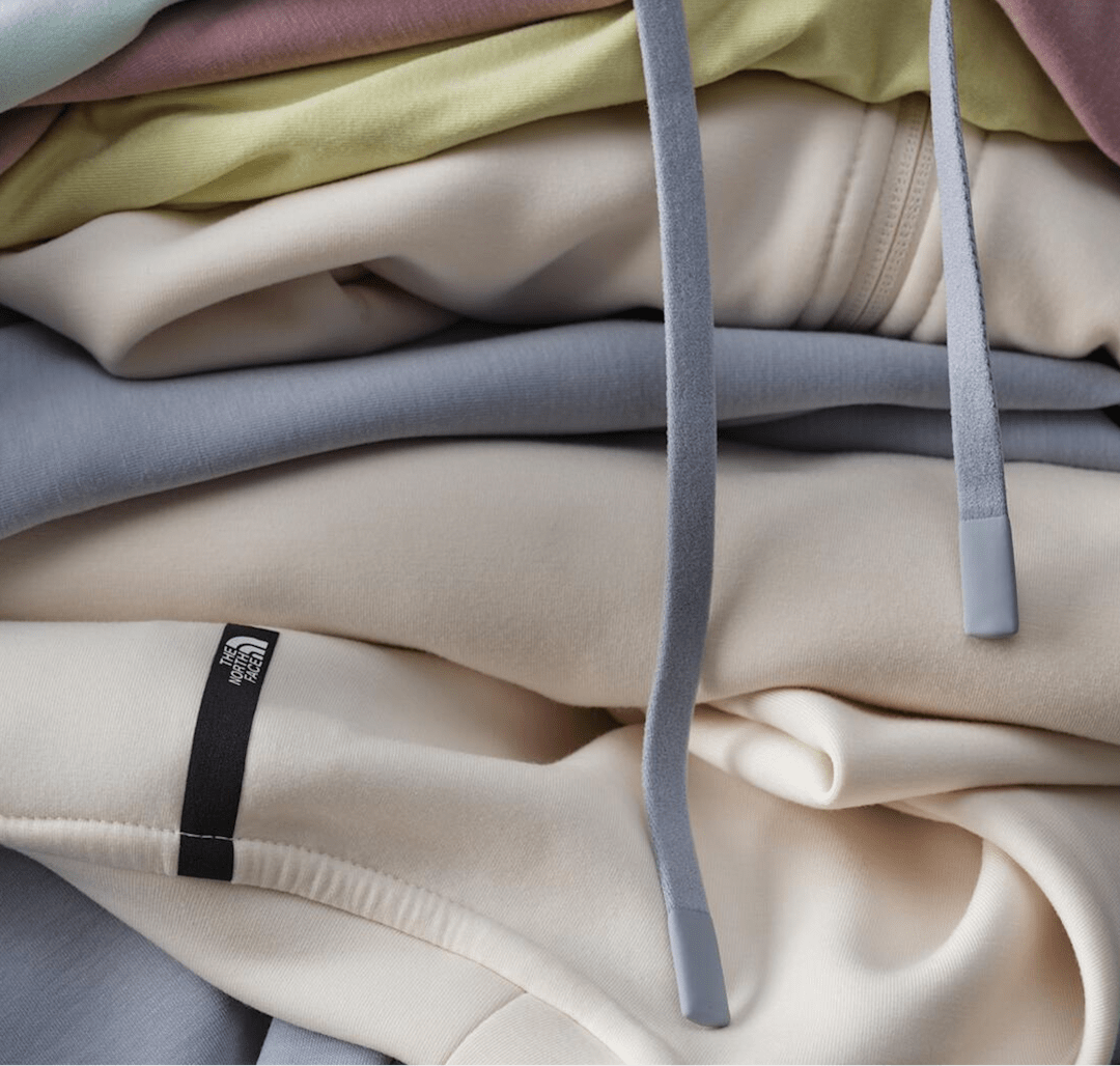 FLASHDRY™ materials and anti-odor technology keep you fresh even when the days get long.