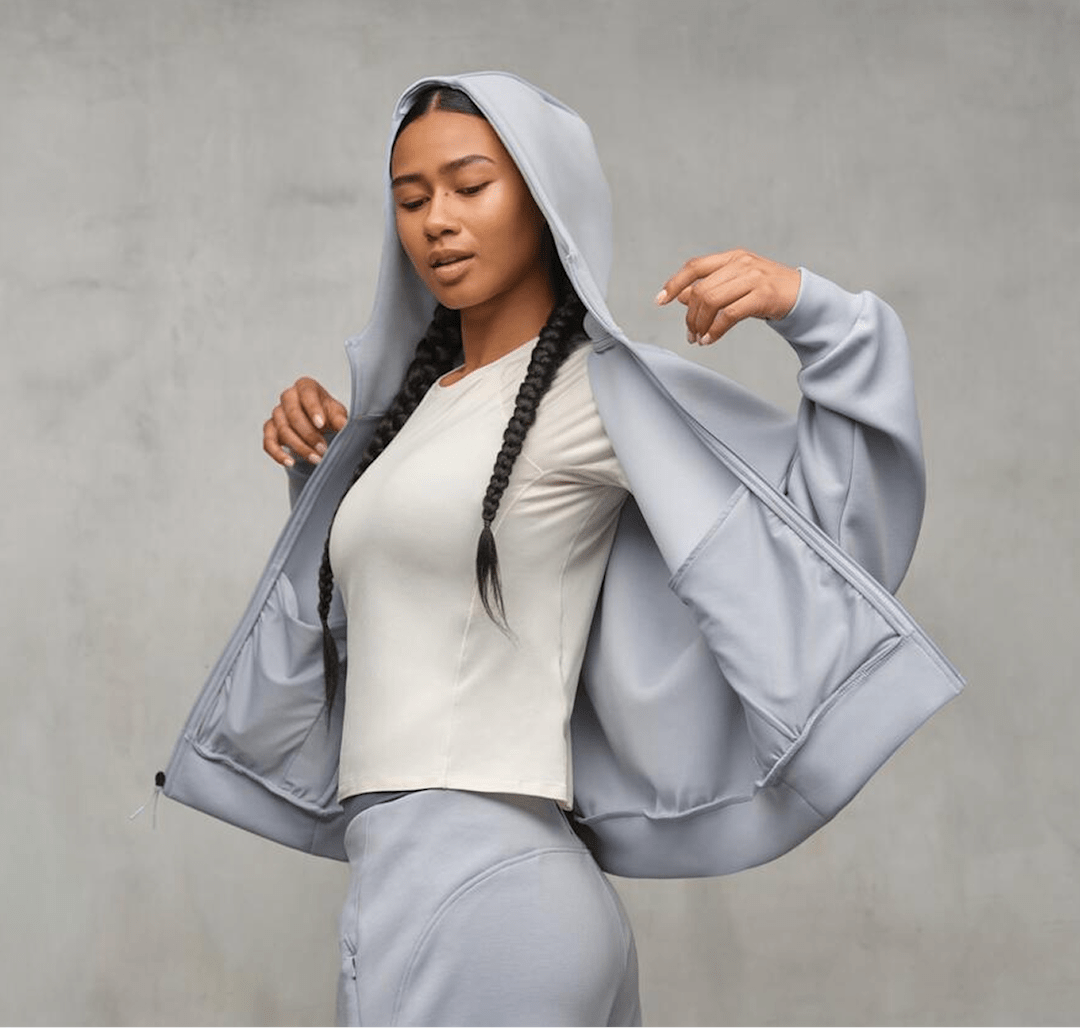 FLASHDRY™ materials and anti-odor technology keep you fresh even when the days get long.