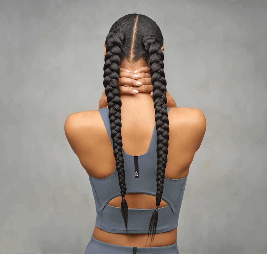 Buttery soft fabrics and low-bulk stitching deliver next-to-skin comfort. 