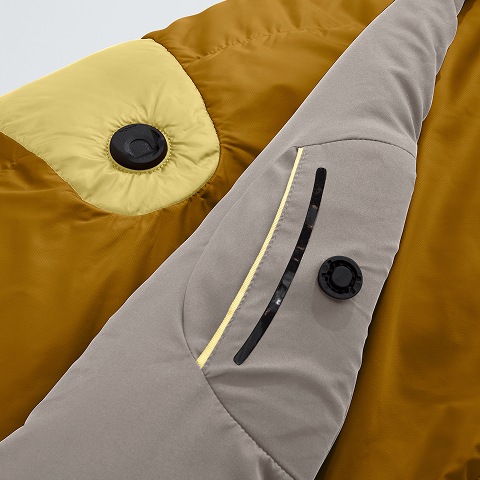 Detailed image of the magnetic closures of the Universal One Bag