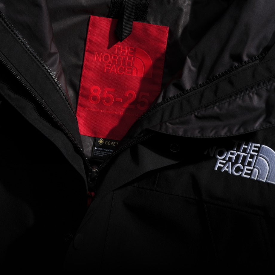 Close up shot of the front zippers on a The North Face Mountain Jacket.