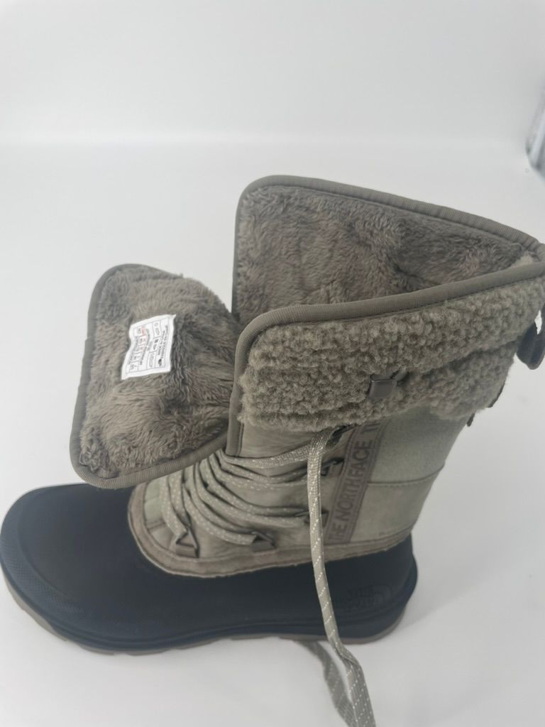 Recalled North Face Women’s Shellista V Mid Waterproof Boots in gray.