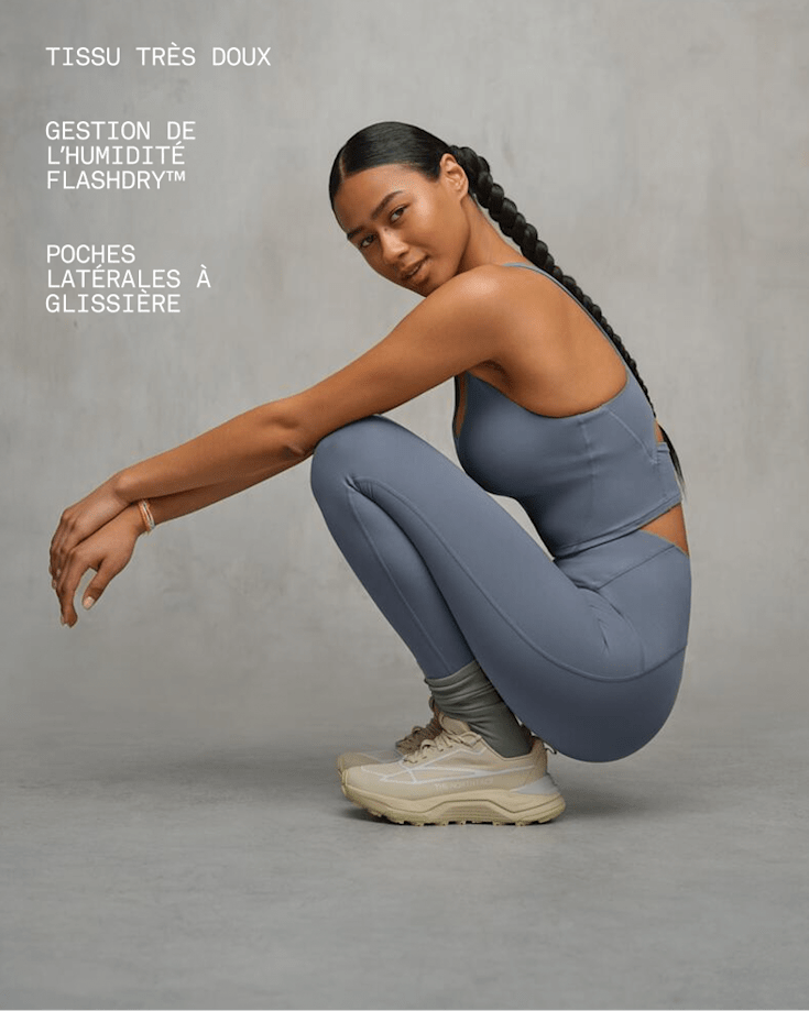 Gros plan du mannequin portant le legging à poche Jaida, couleur Gris Granite