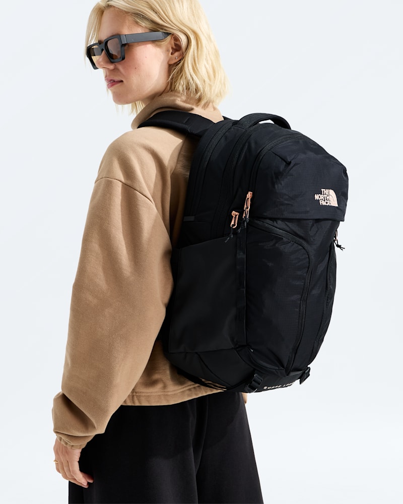 Рюкзак The North Face Surge Luxe - 31L, цвет: Чёрный / Коралловый — фото 5