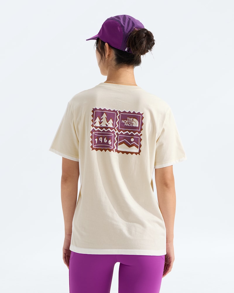 Женская футболка The North Face Exploring Stamps Relaxed Short-Sleeve, цвет: Белый дюнный