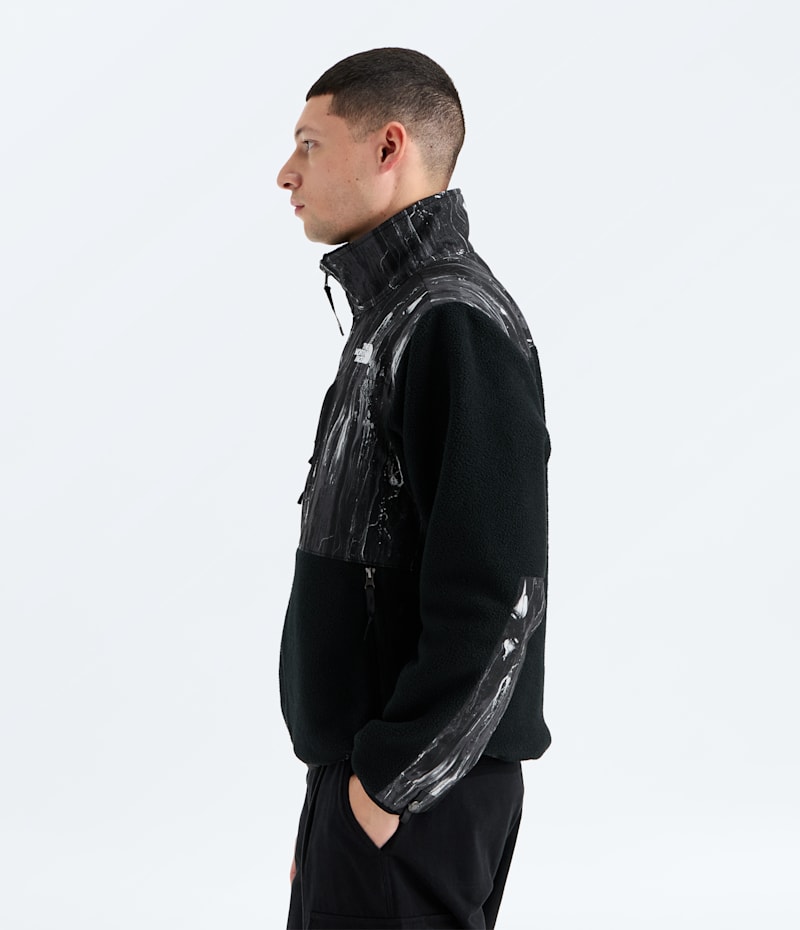 Мужская куртка The North Face Retro Denali Jacket—Print, цвет: Чёрный с принтом — фото 4