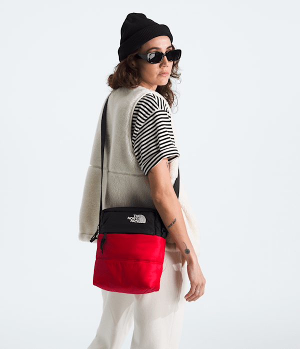 Nuptse-Crossbody.png