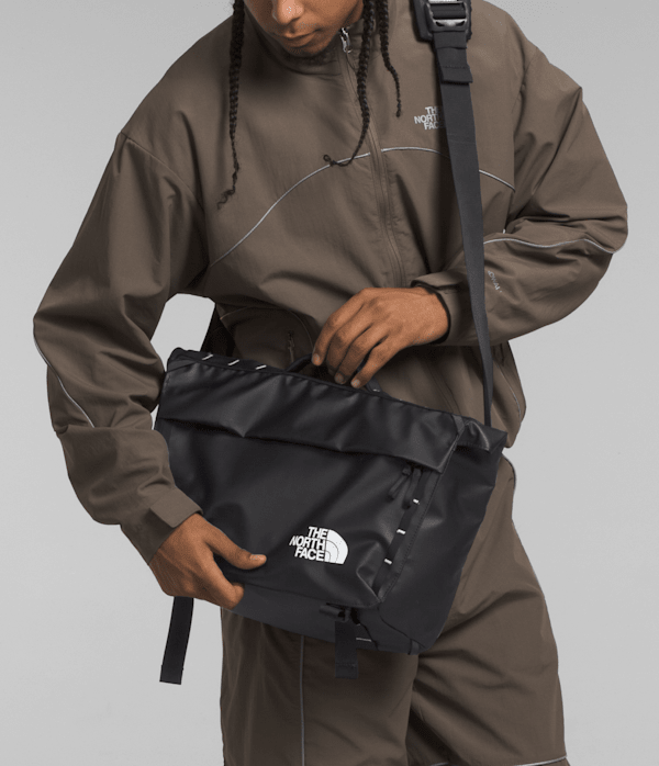 [THE NORTH FACE] ★MESSENGER BAG M The North Face Base Camp Voyager Messenger Bag 12L | The