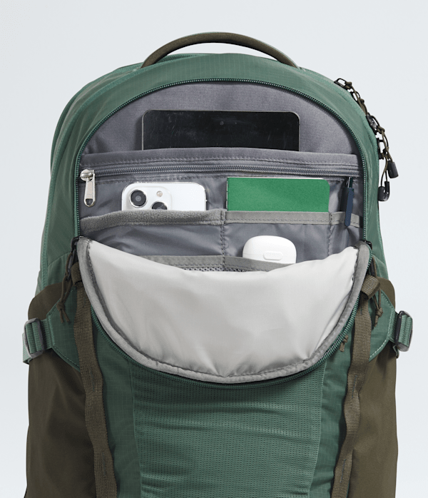 belk north face backpack The Recon Everyday Laptop - Daypack, Water Repellent, Laptop Sleeve, 2 Water Bottle Pockets, TNF Black/TNF Black-NPF, One Size The front elastic bungee system allows you to easily store and access items like a jacket or helmet Recon Backpack - 30L