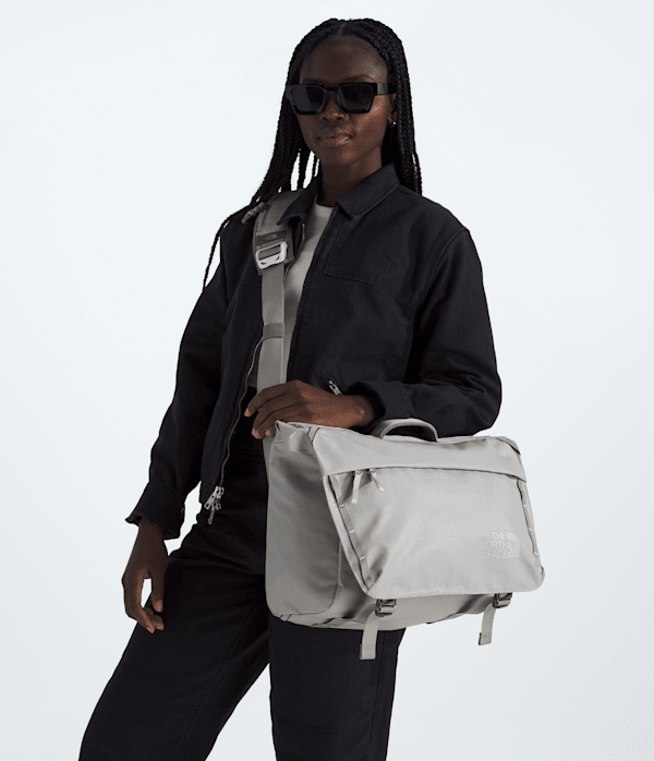 ★海外限定★ノースフェイス Voyager Messenger 関税込★ Base Camp Voyager Messenger Bag | The North Face