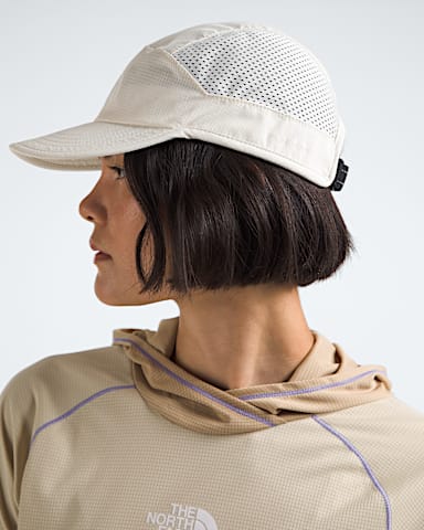 Summer LT Run Hat TNF White Dune MODELBACK