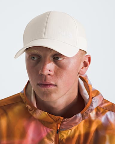 Summer LT Trucker TNF White Dune MODELBACK
