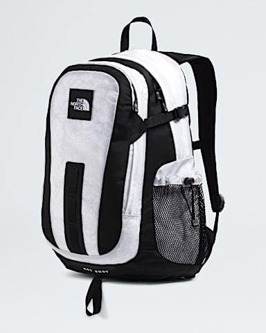 Hot Shot SE TNF TNF WhiteTNF Black FRONT34