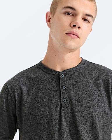 Mens TriBlend ShortSleeve Henley TNF TNF Black Heather HERO2