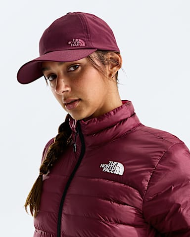 Chapeau Never Stop TNF Bordeaux Intense MODELBACK