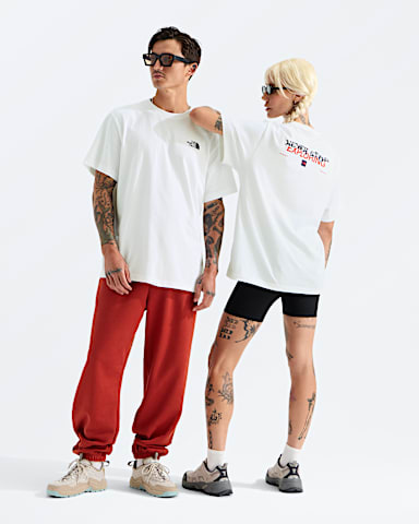 Unisex Distort Logo Relaxed ShortSleeve Tee TNF TNF WhiteSummit Navy Main