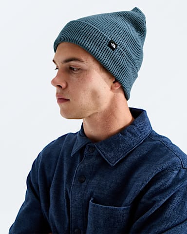 Aprs Cuff Beanie TNF Granite Grey MODELBACK