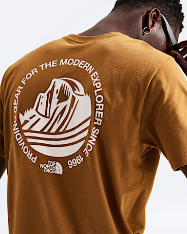 Mens Mountainscape Regular ShortSleeve Tee TNF Brun Utilitaire HERO2
