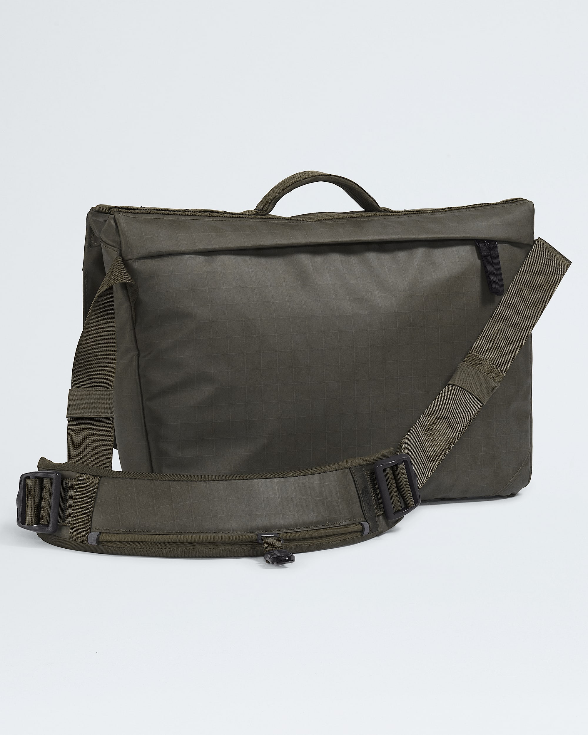 Base Camp Voyager Messenger Bag | The North Face Canada