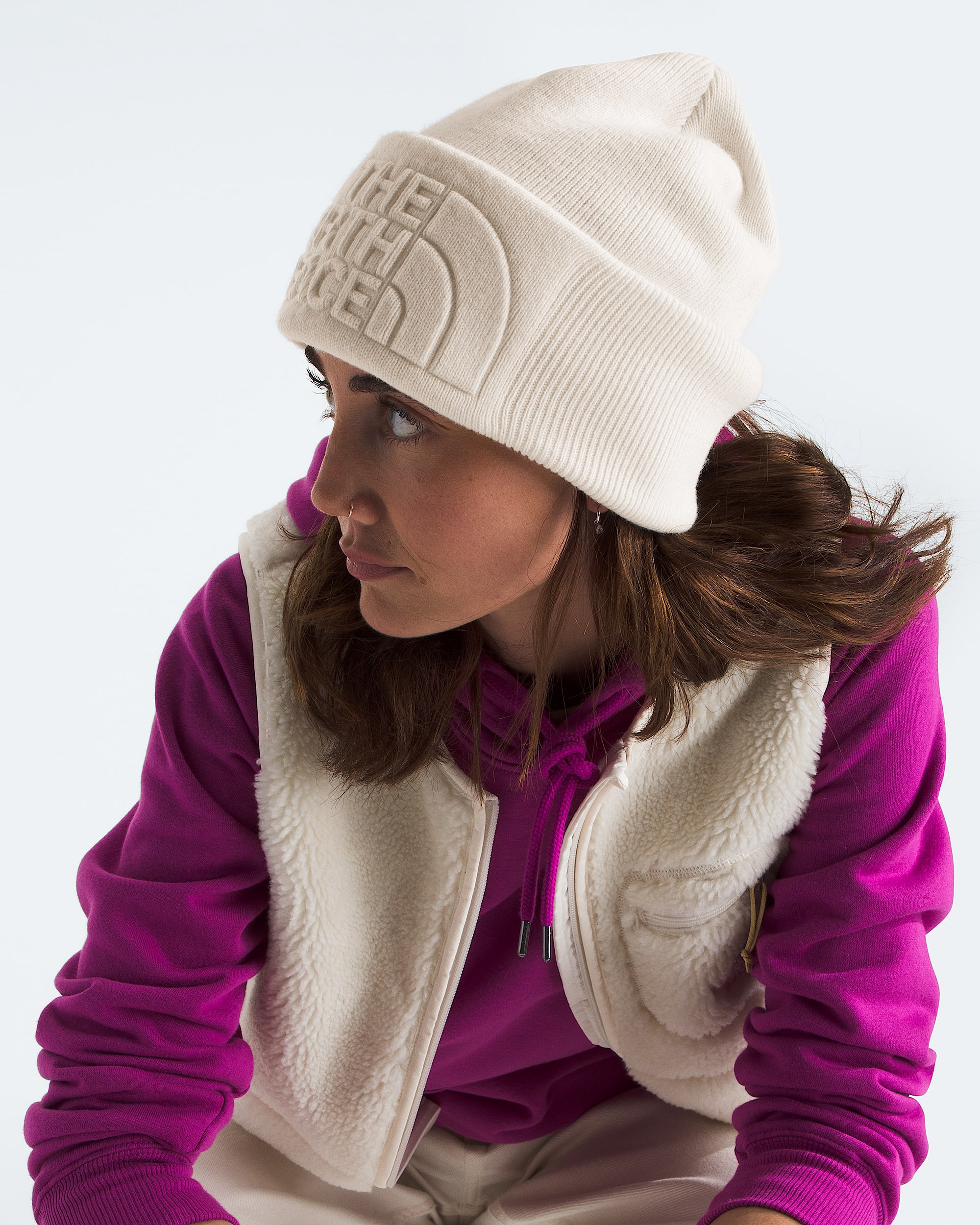 Aprs Embossed Beanie TNF MODELBACK