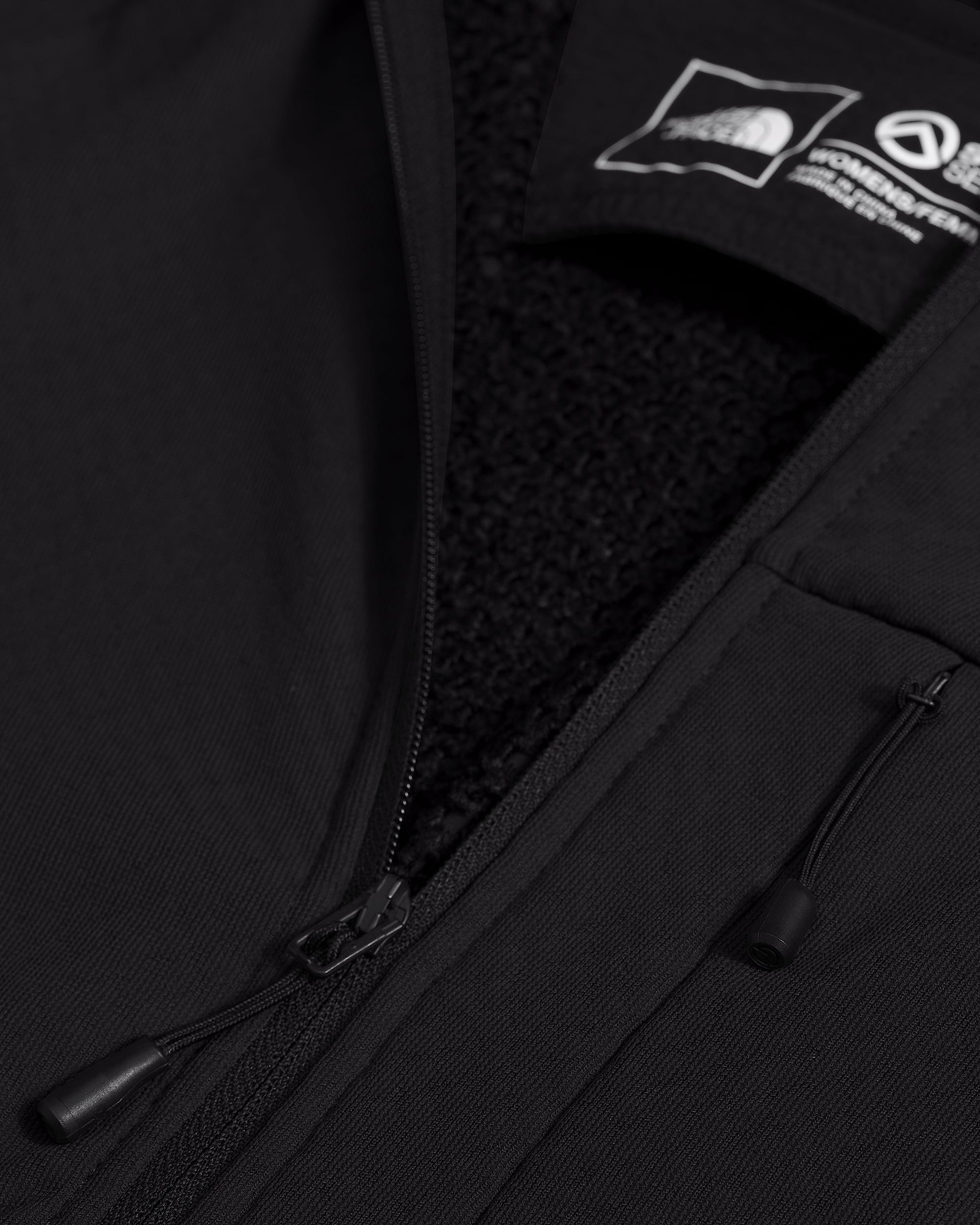 Womens Summit Series FUTUREFLEECE FullZip Hoodie TNF DETAIL3
