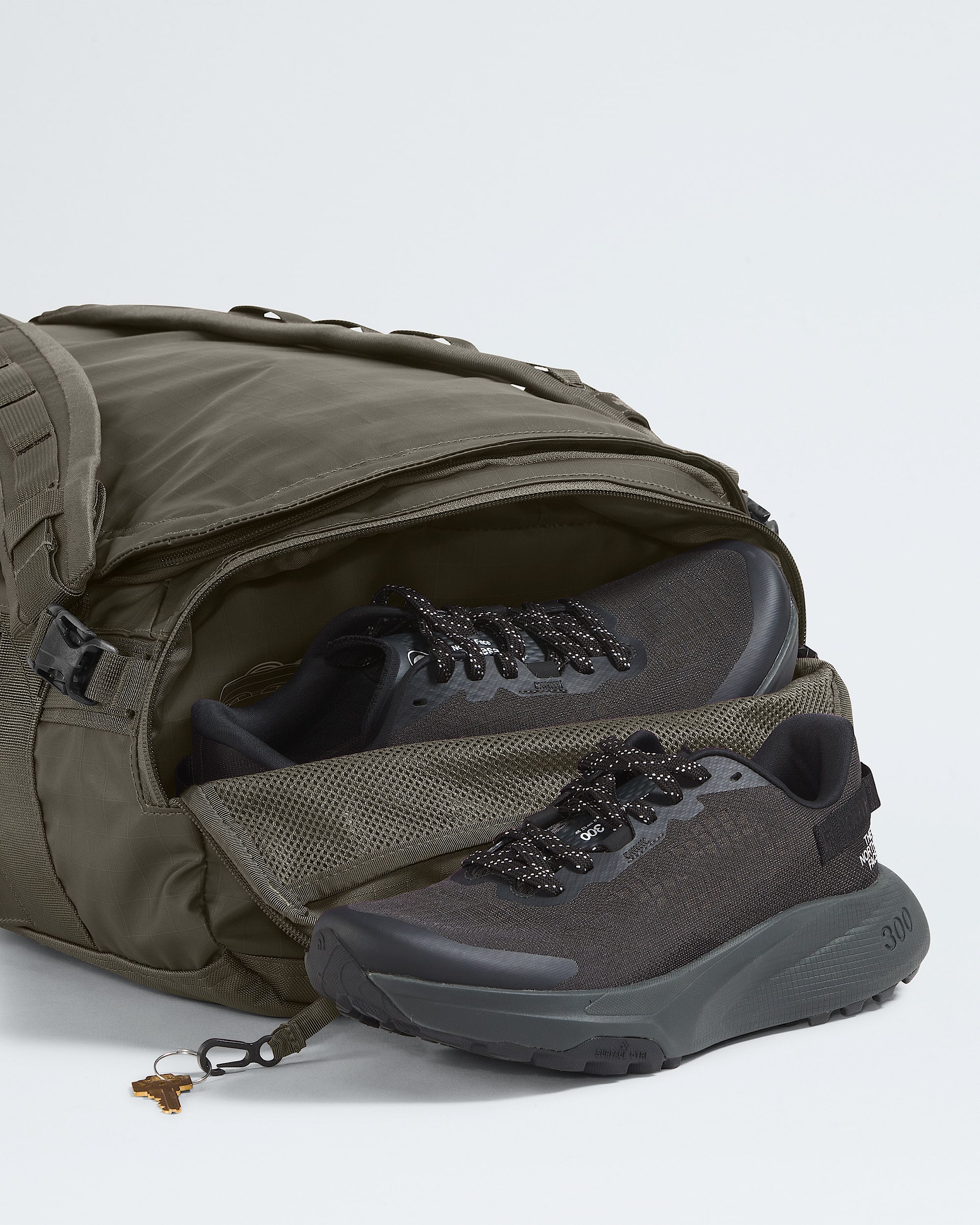 Base Camp Voyager Duffel32L TNF ALT2