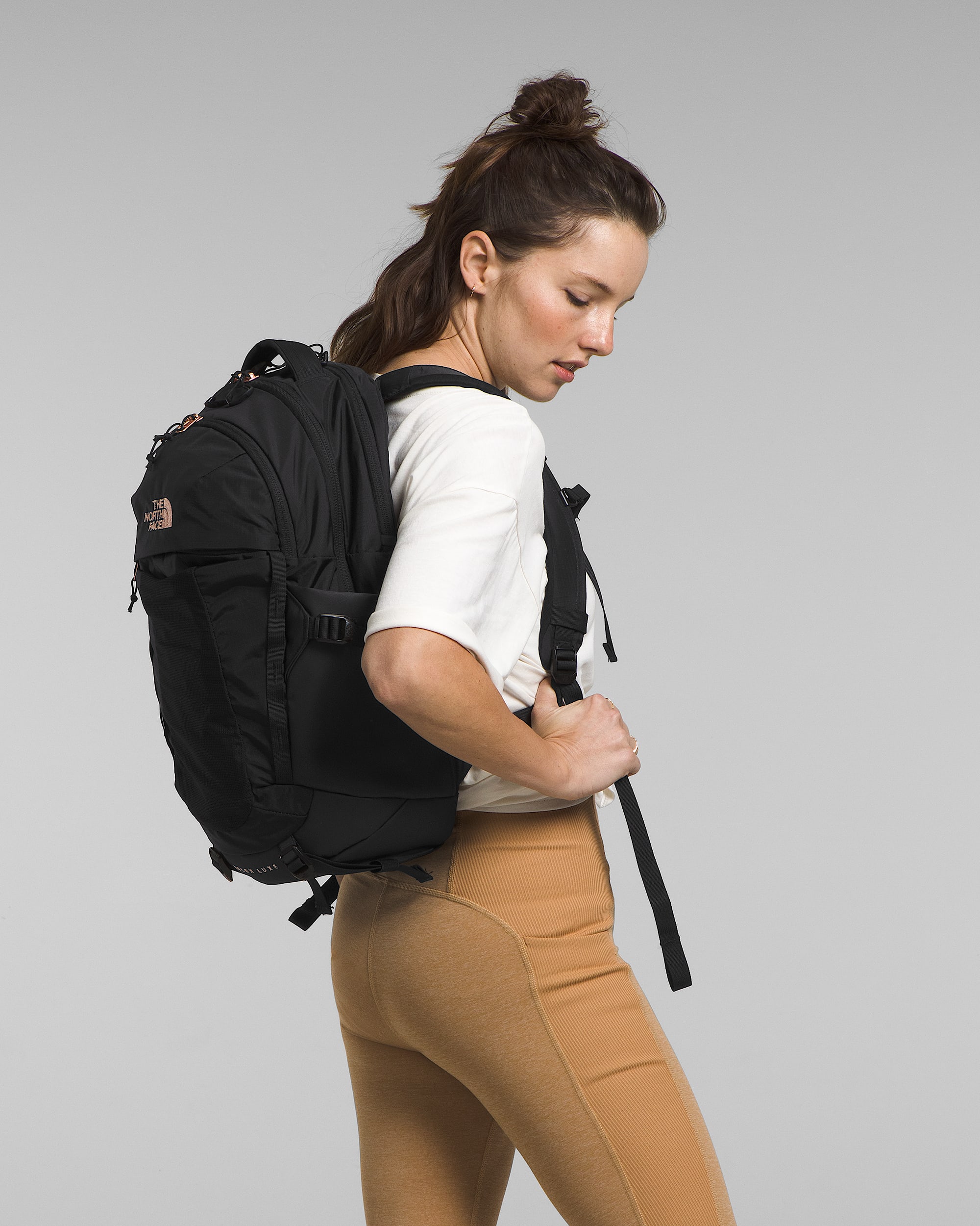 Womens Recon Luxe Backpack  30L TNF MODELBACK