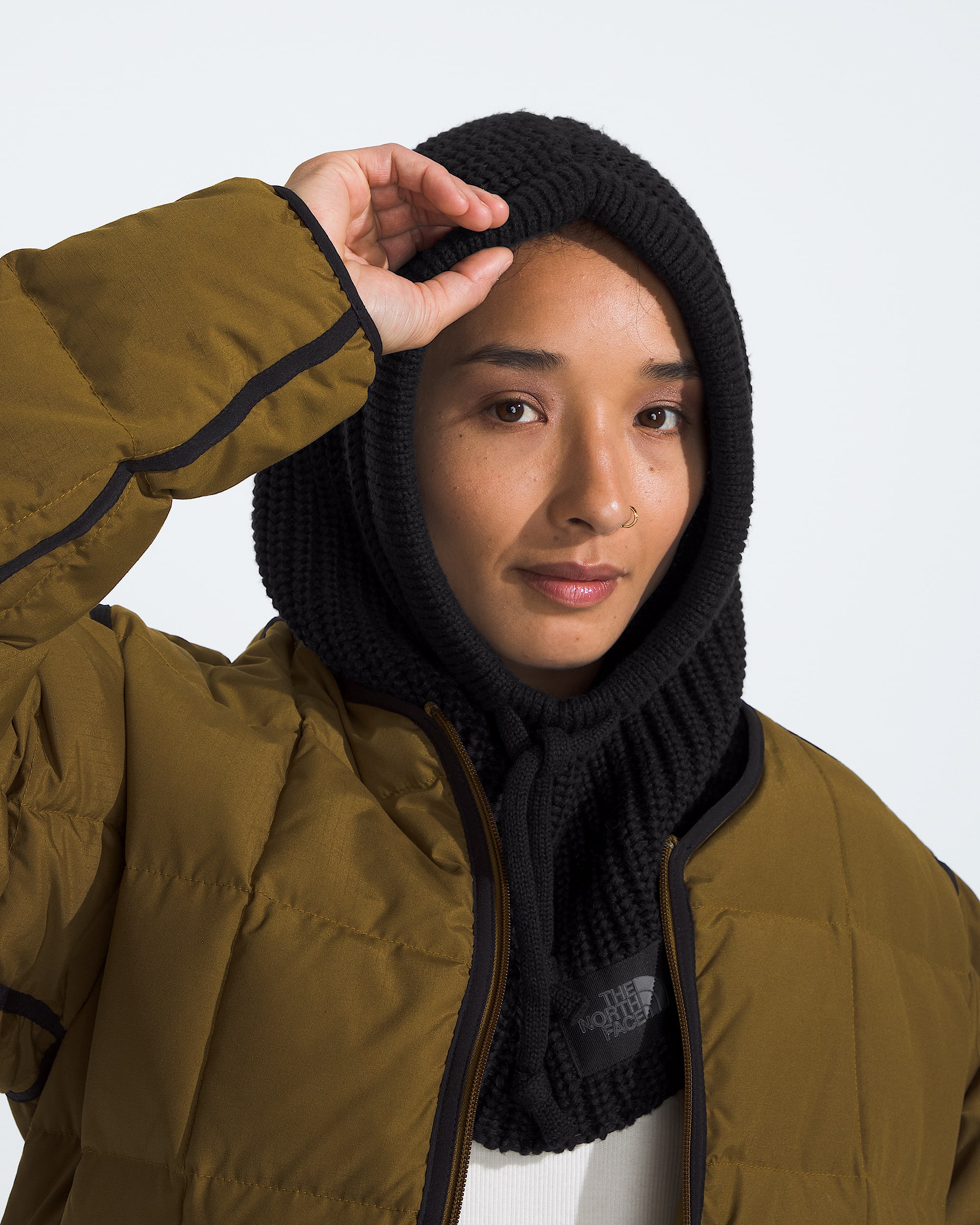 Aprs Knit Hood TNF MODELBACK