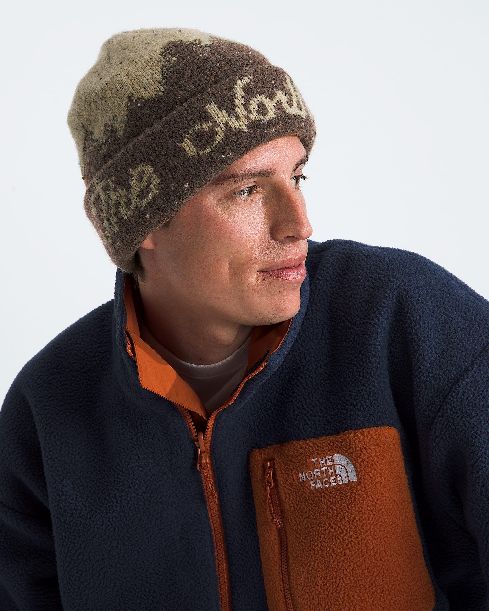 Cabin Mountainscape Beanie TNF MODELBACK