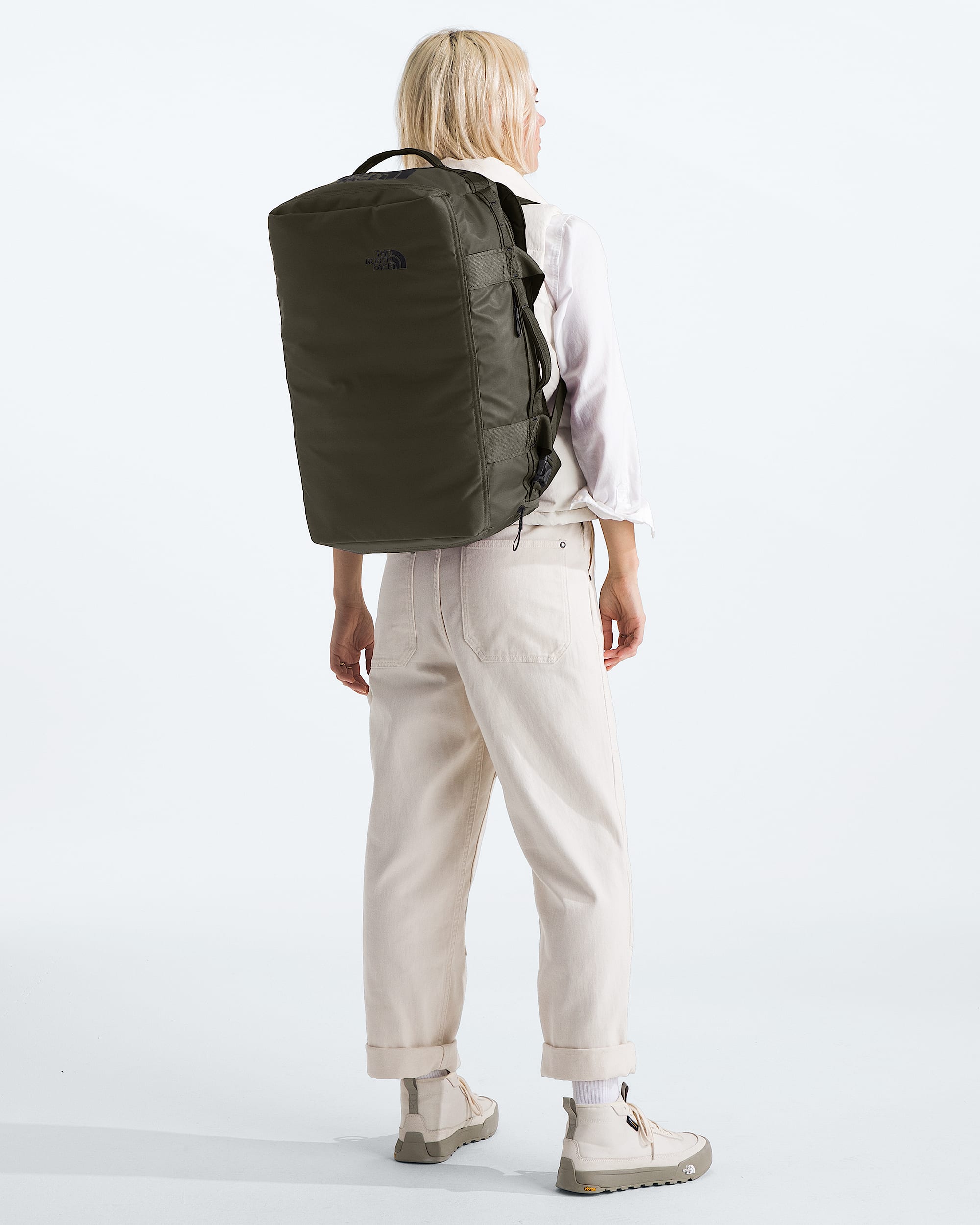 Base Camp Voyager Duffel42L TNF MODELBACK