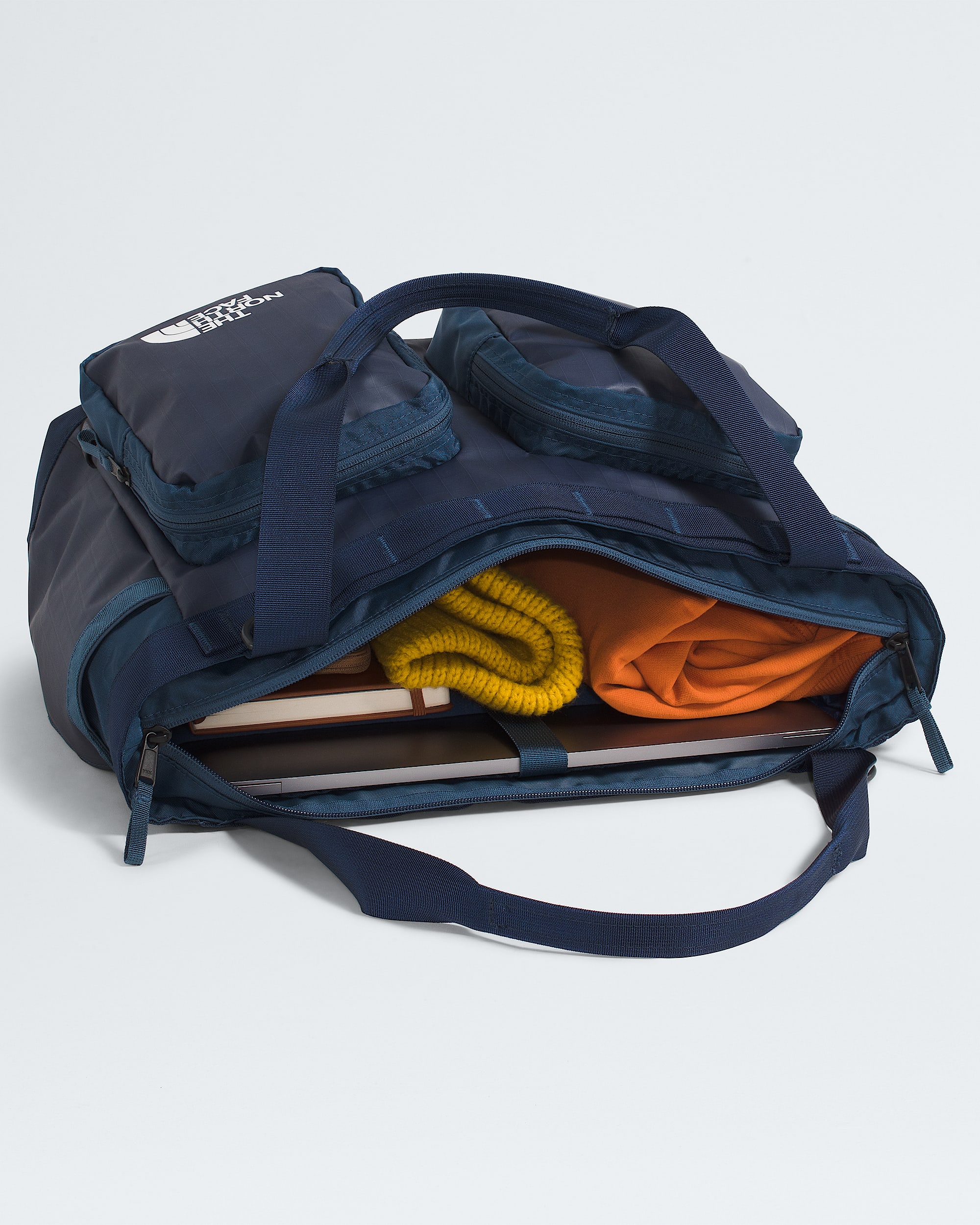 Base Camp Voyager Tote TNF INT