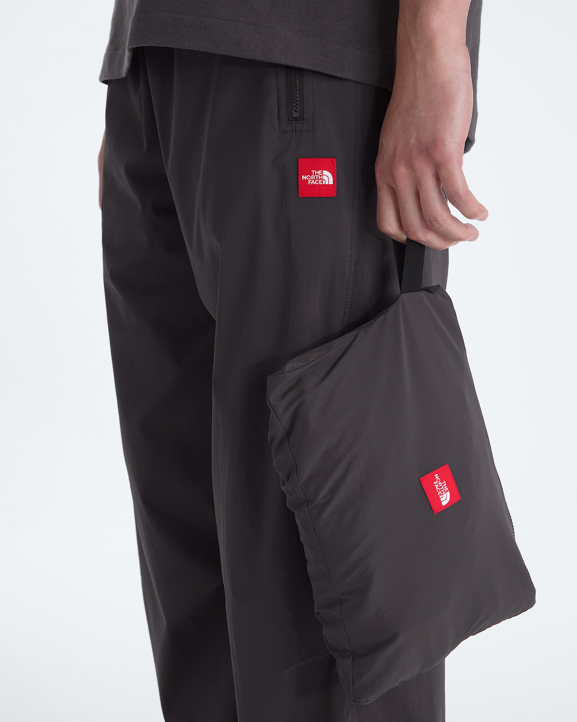 Mens TNF Red Box Packable Hooded Wind Jacket TNF MODELALT6