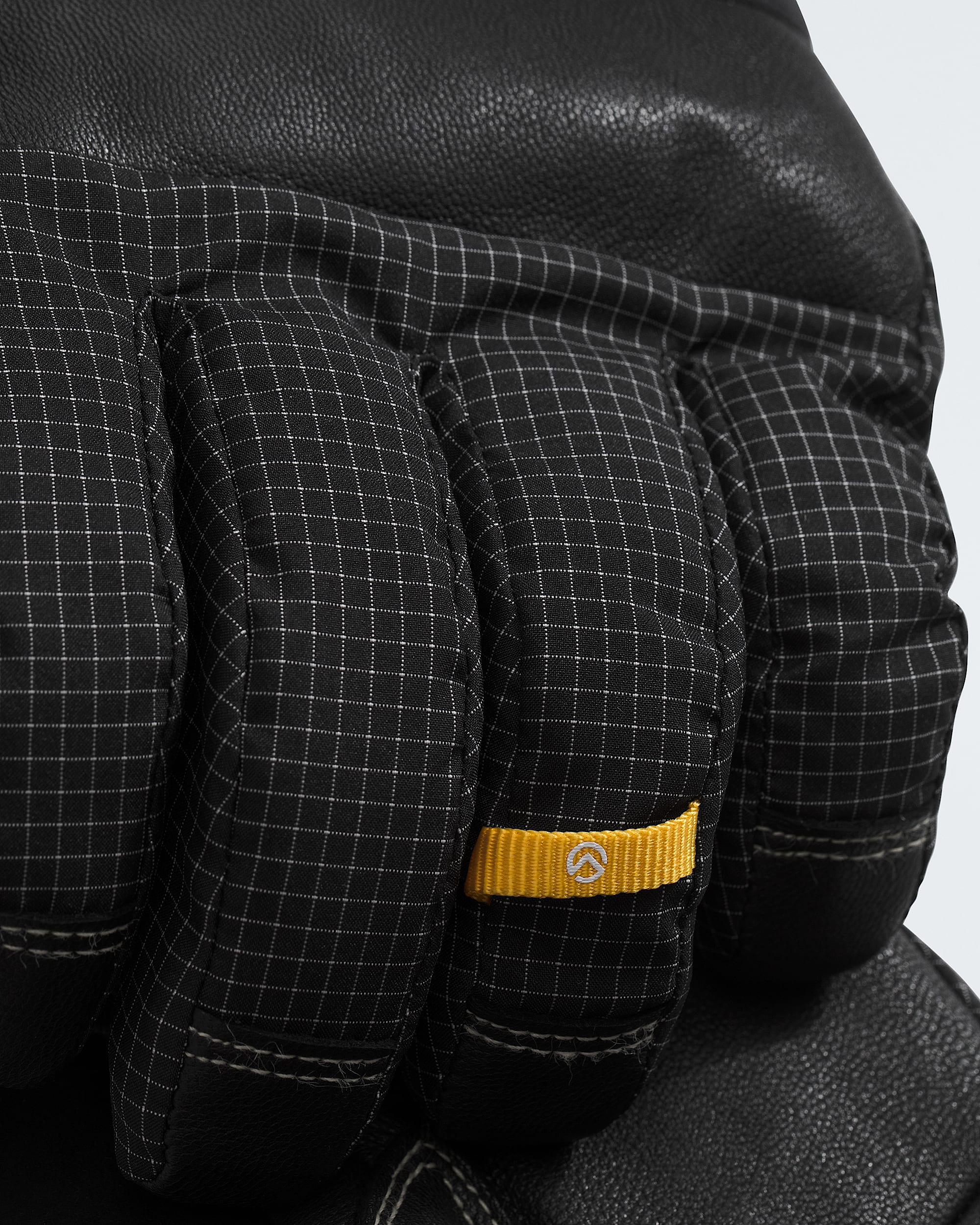 Summit Series Jannu Peak Heavyweight Waterproof Gloves TNF DETAIL3