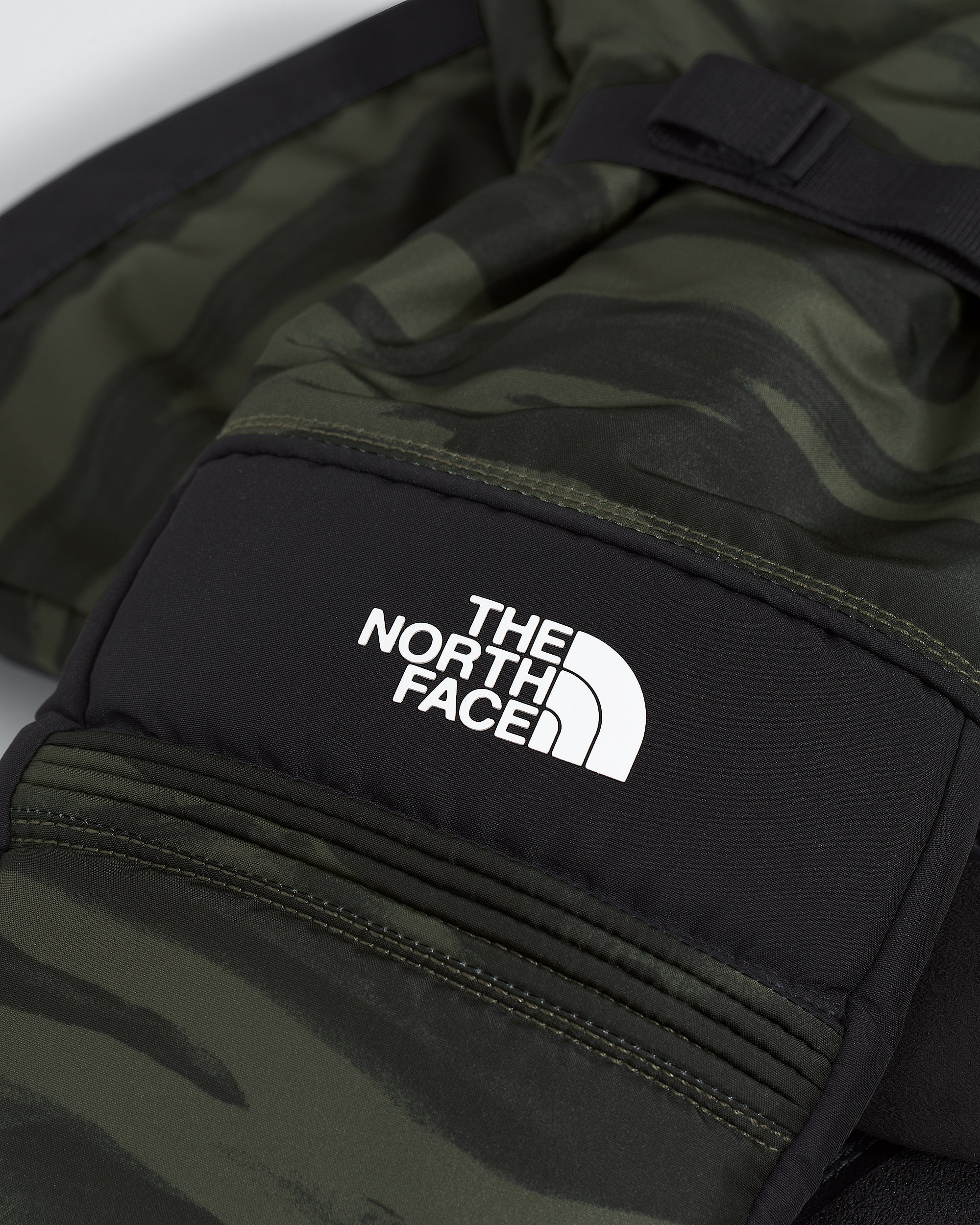 Mens Montana Ski Mitts TNF DETAIL3