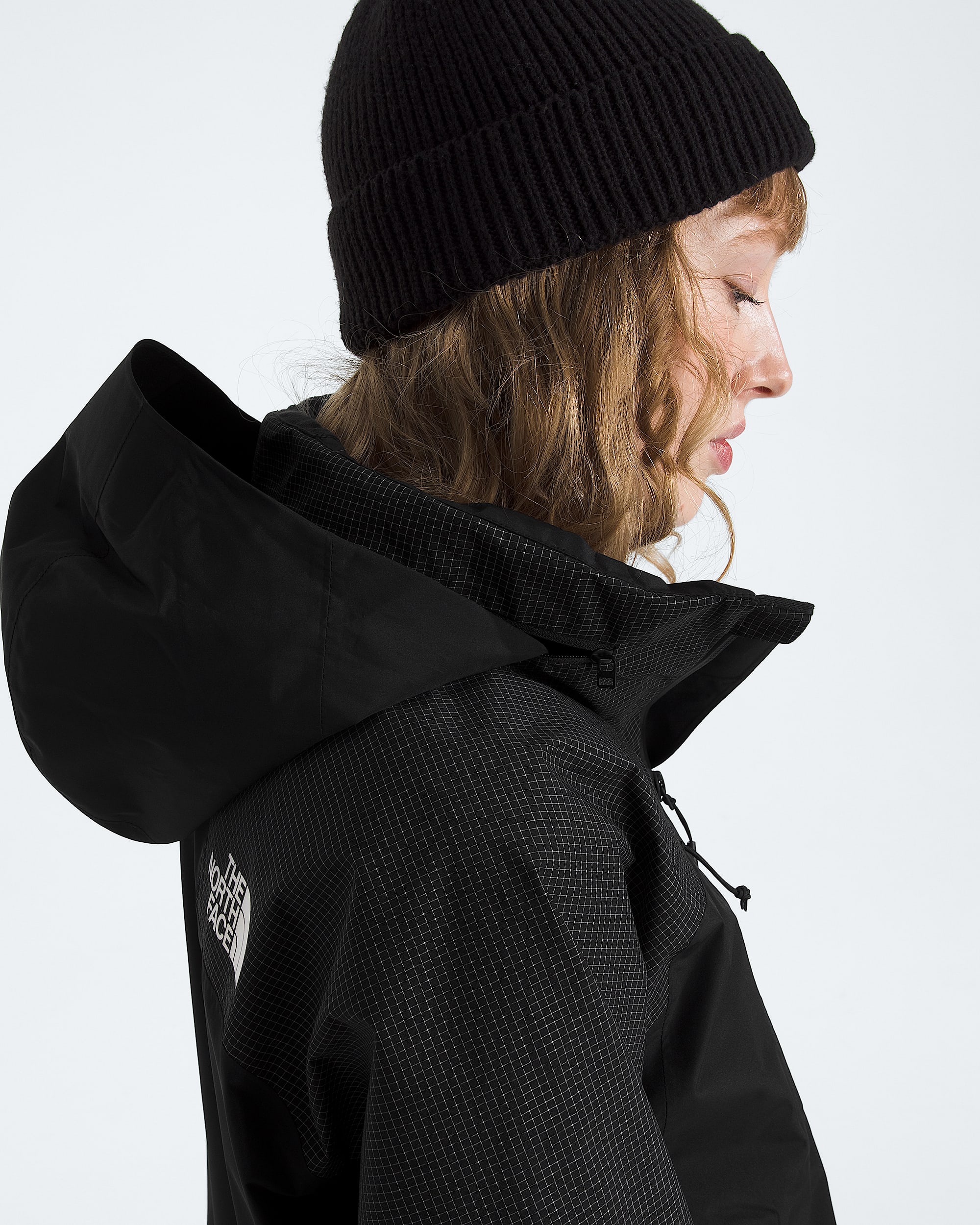 Womens Hike Devils Thumb GORETEX Jacket TNF MODELHOOD4
