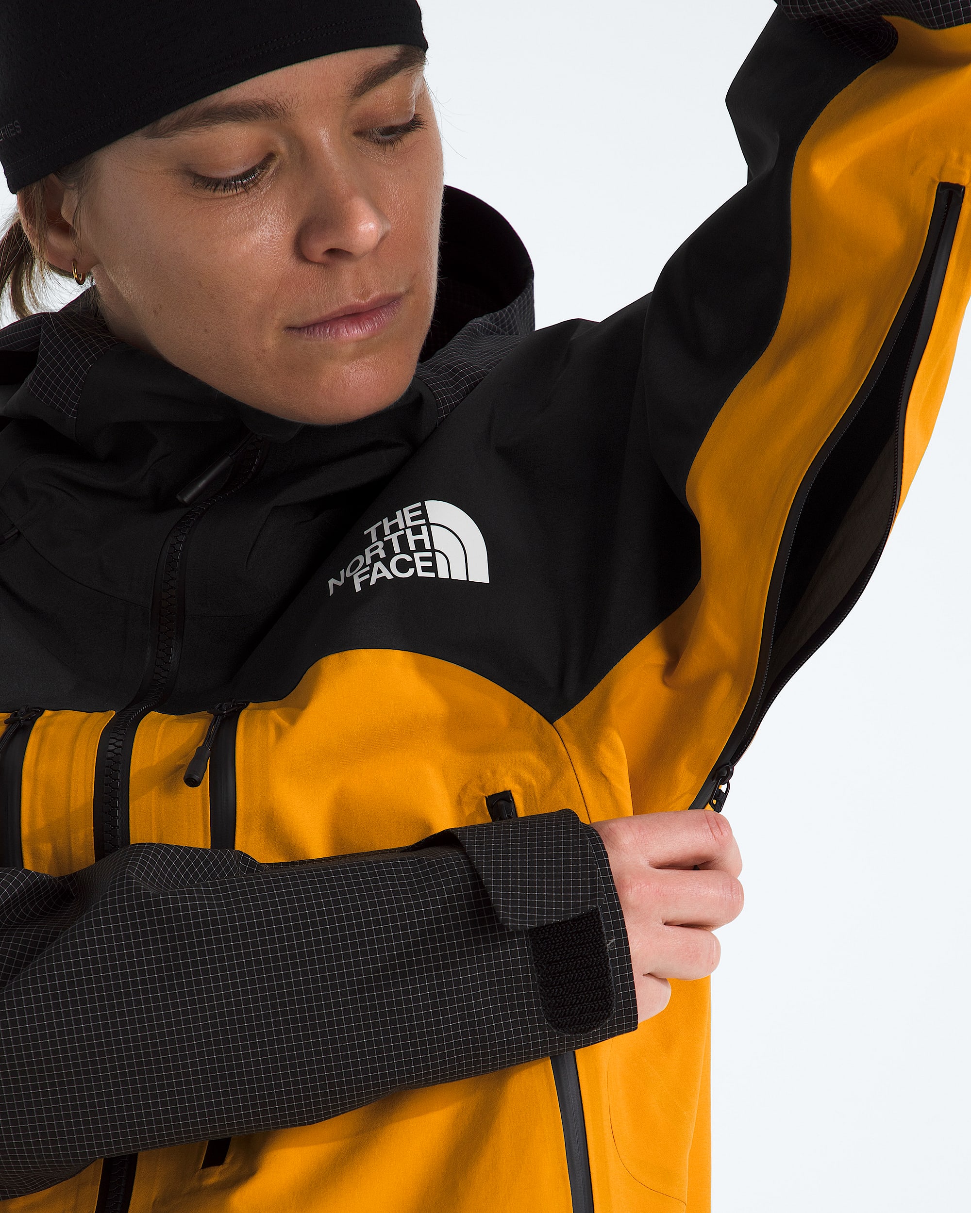 Womens Summit Mountain GTX Pro Jacket TNF MODELALT2