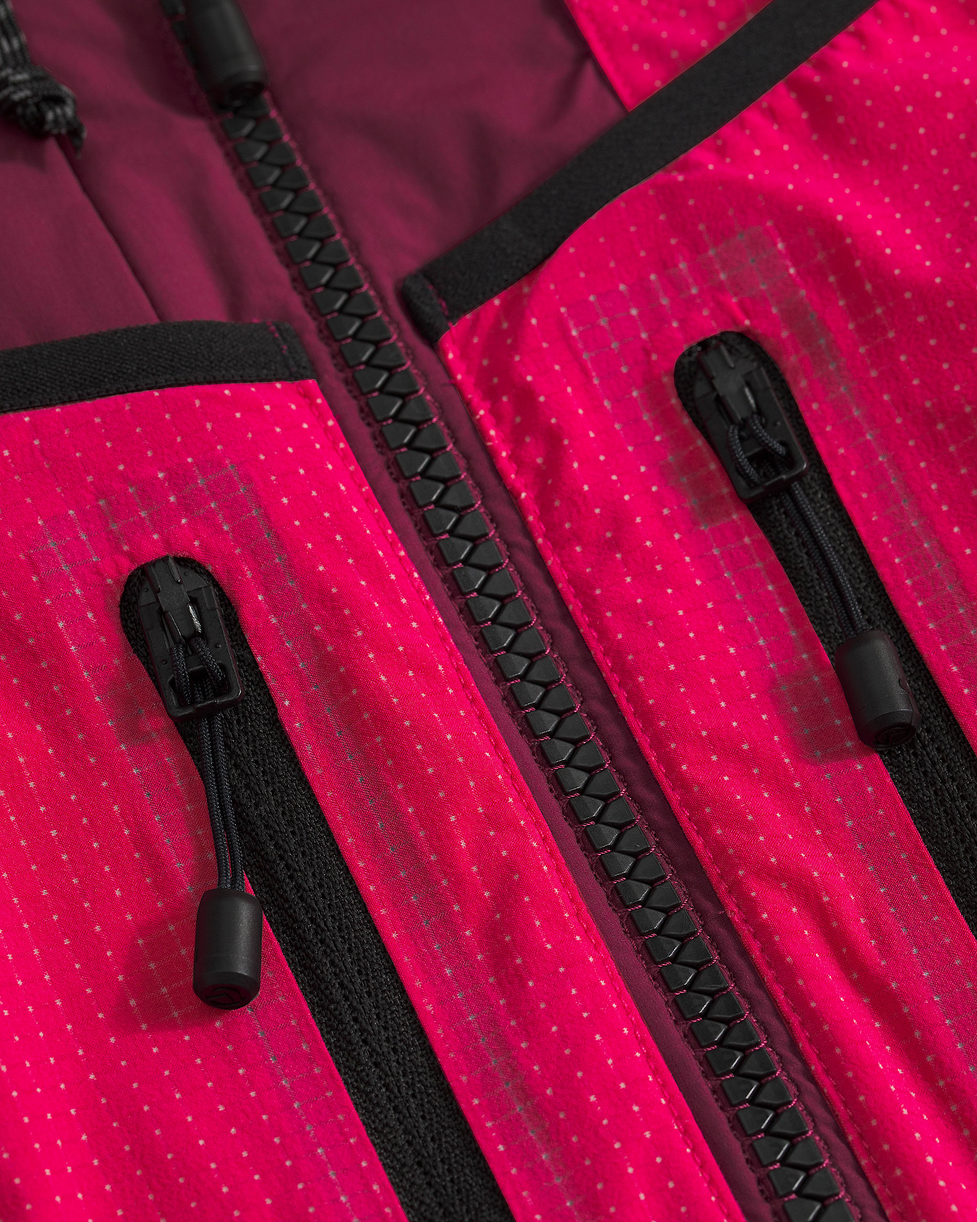 Womens Summit Series AMK Vest TNF DETAIL4