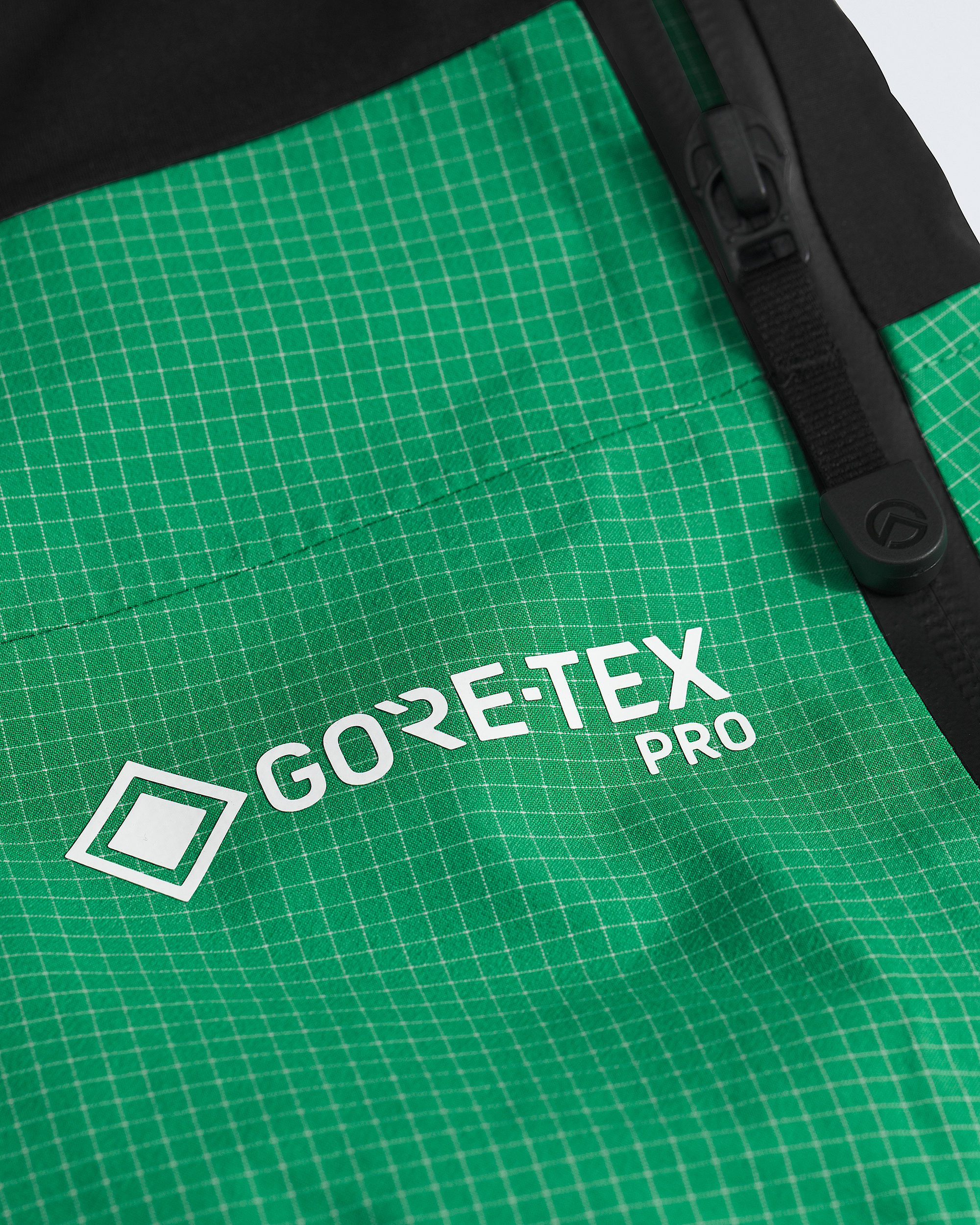 Womens Summit Series Tsirku GORETEX Pro Bibs TNF DETAIL3