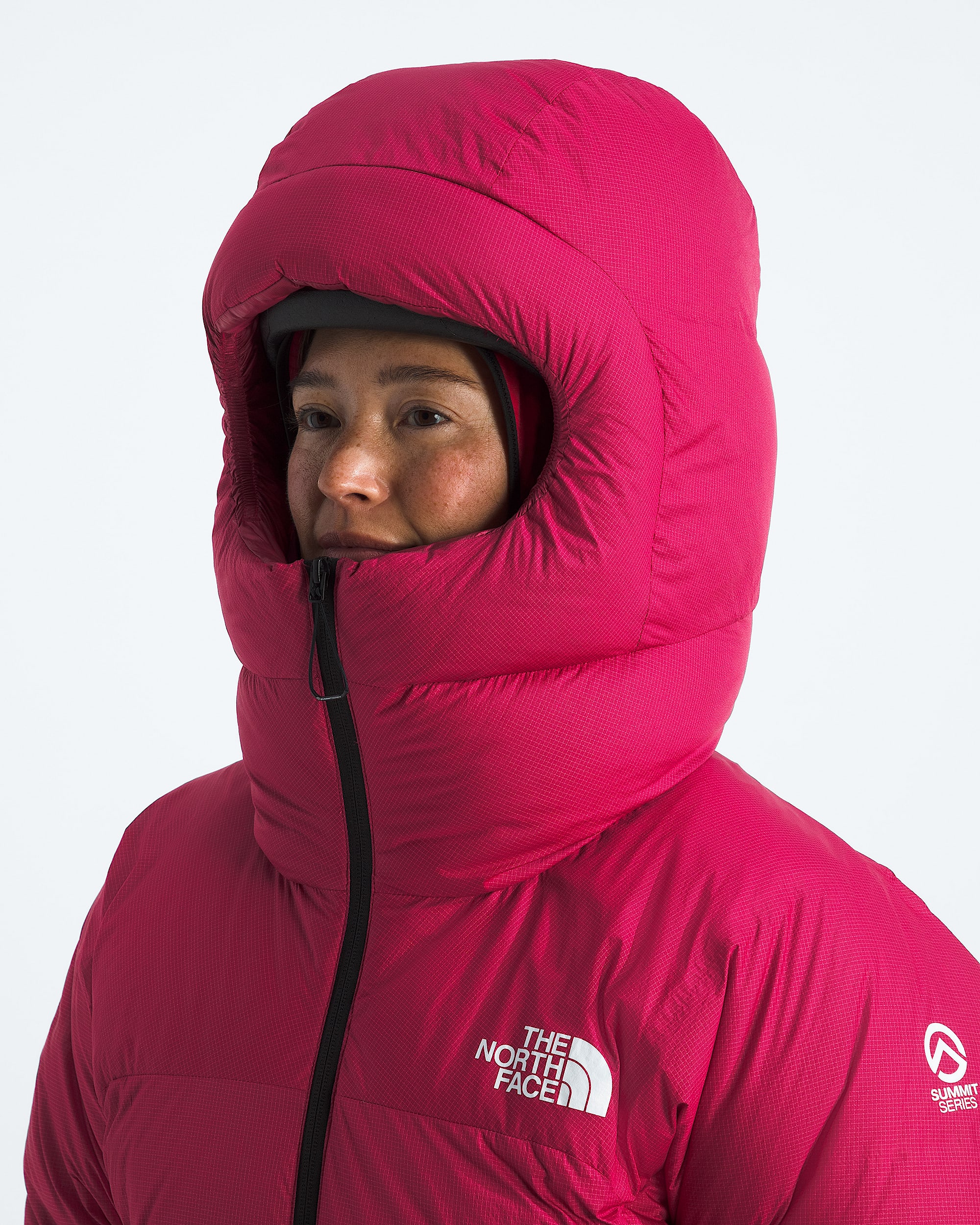 Womens Summit Series CLOUD DOWN AMK Parka TNF MODELHOOD2