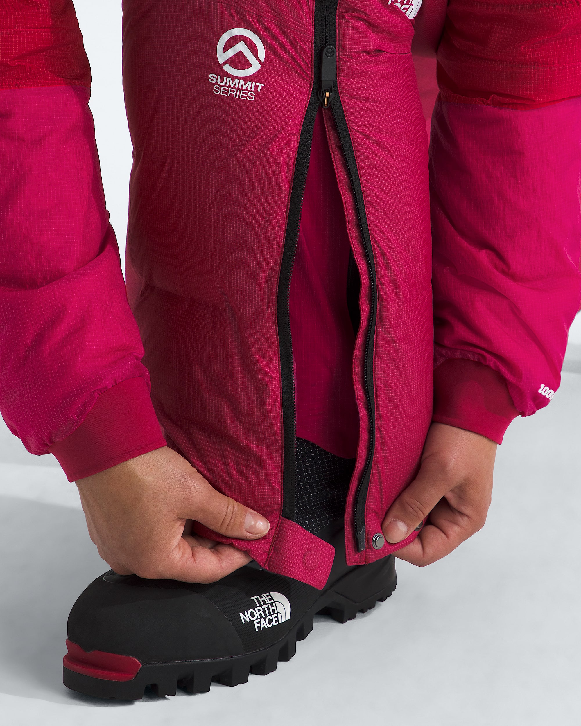 Womens Summit Series CLOUD DOWN AMK Pants TNF MODELALT1