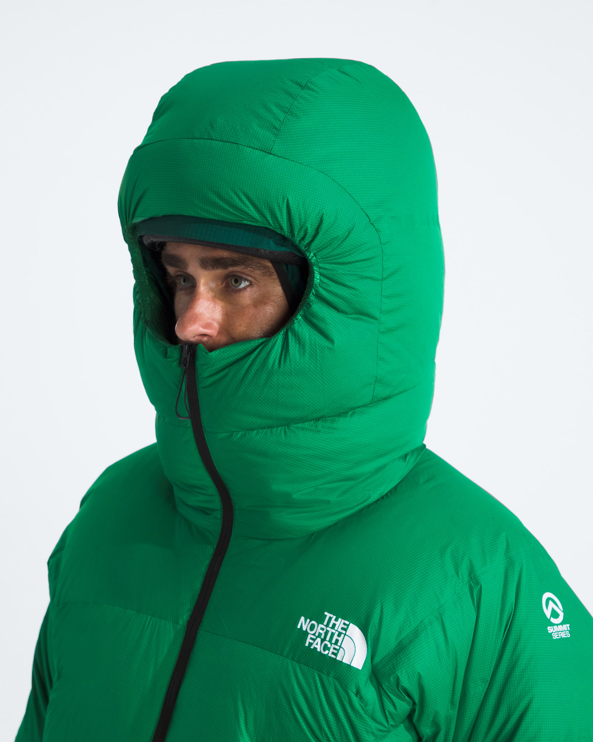 Mens Summit CLOUD DOWN AMK Parka TNF MODELHOOD2