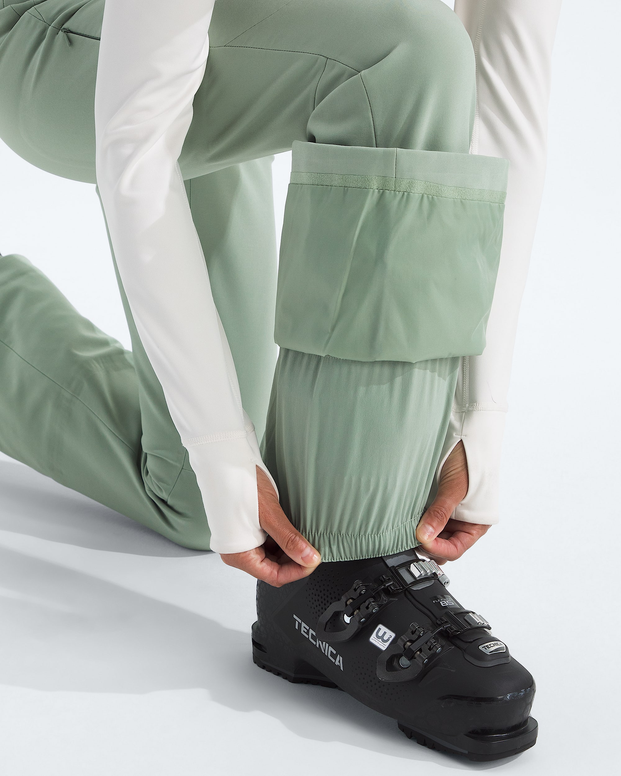 Womens Snoga Pants TNF MODELALT1
