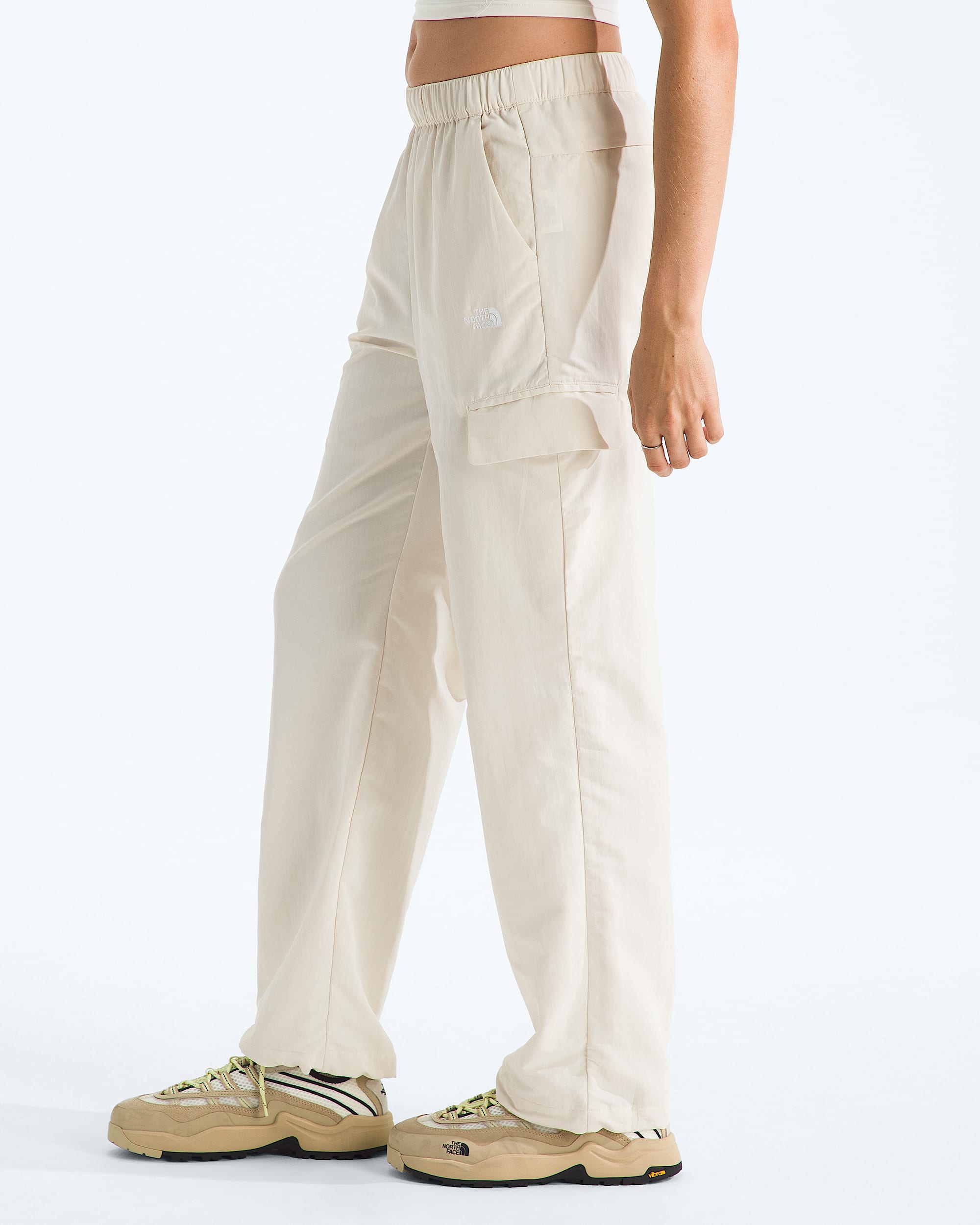 Womens TNF Easy Wind Cargo Pants TNF MODEL34