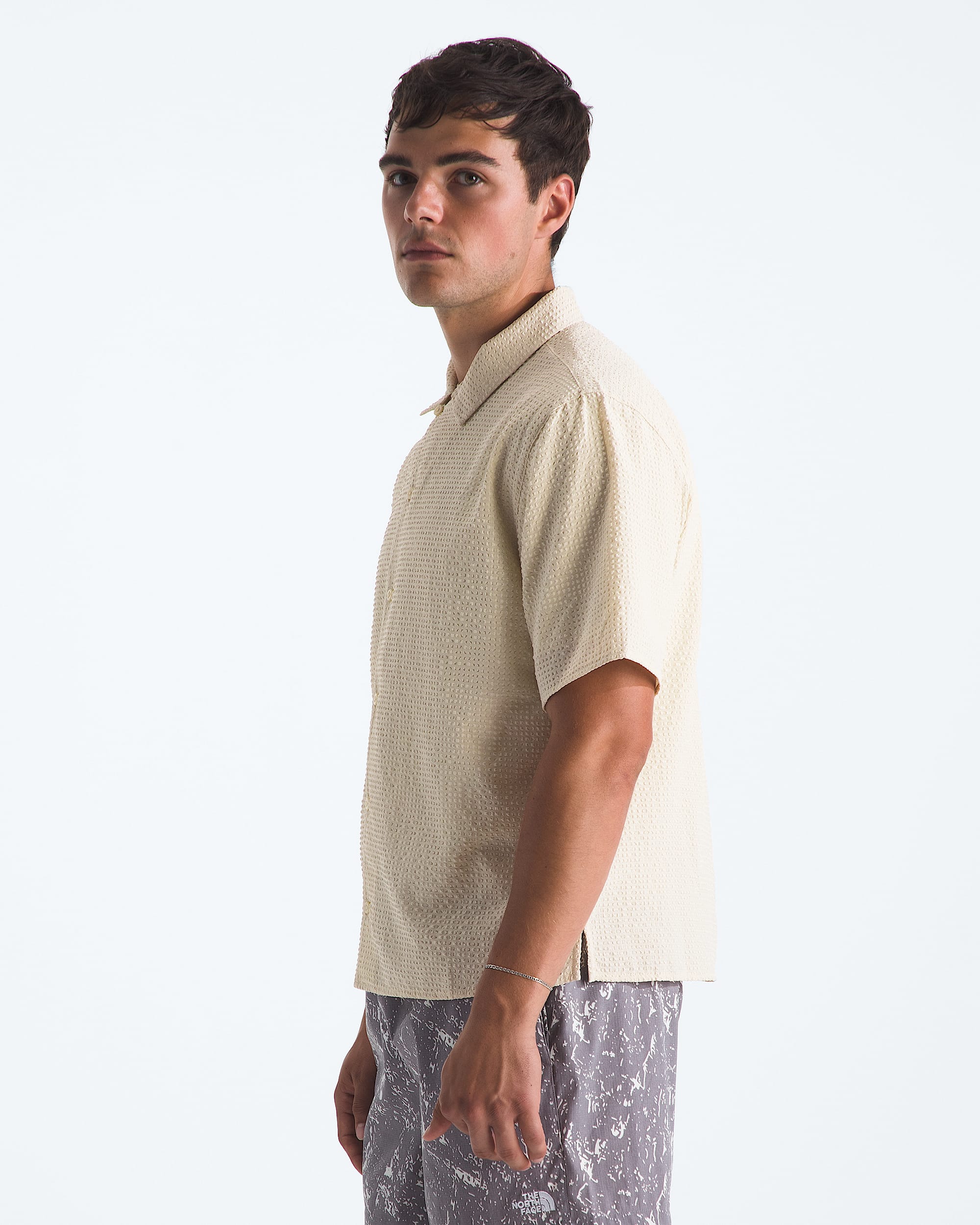 Mens Pacific City Button Down TNF MODEL34