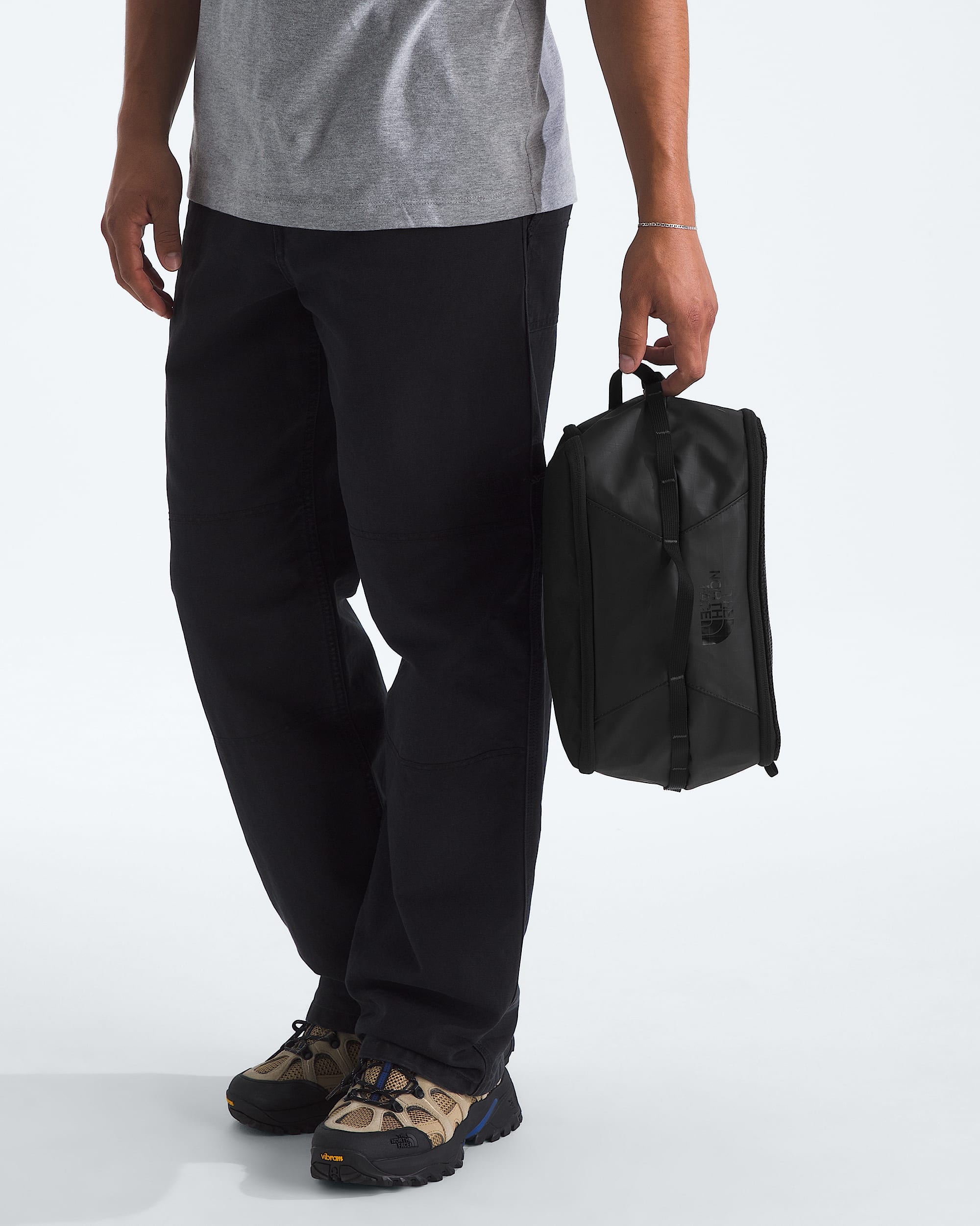 Base Camp Voyager Cube TNF MODELBACK