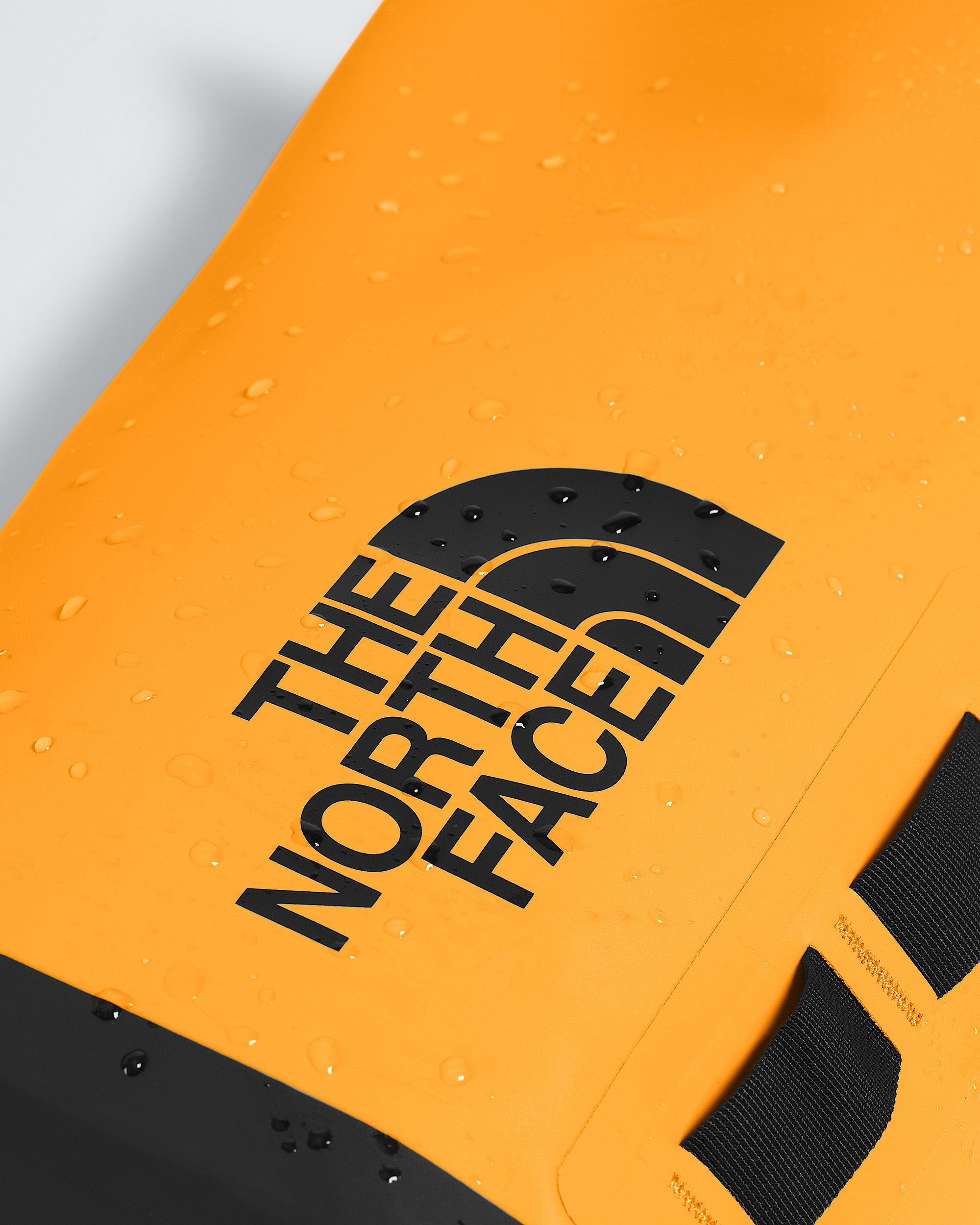 Base Camp Dry Bag 8L TNF ALT1