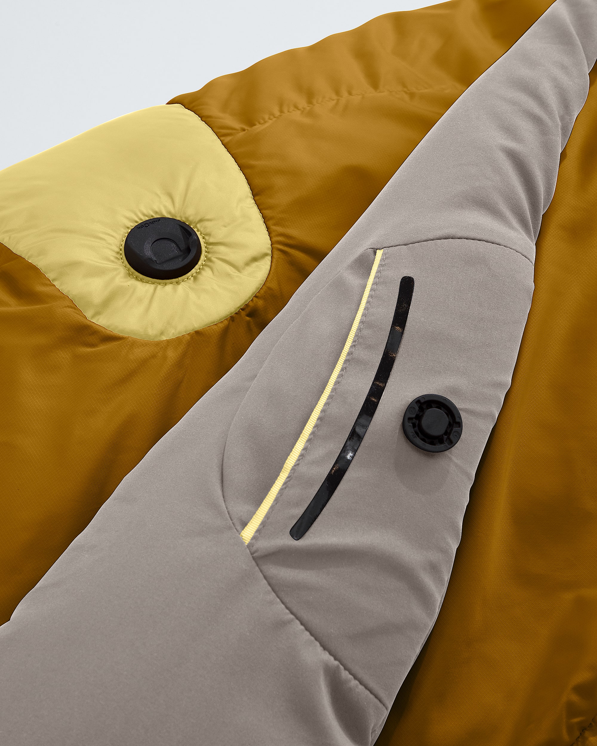 Universal One Bag TNF DETAIL3