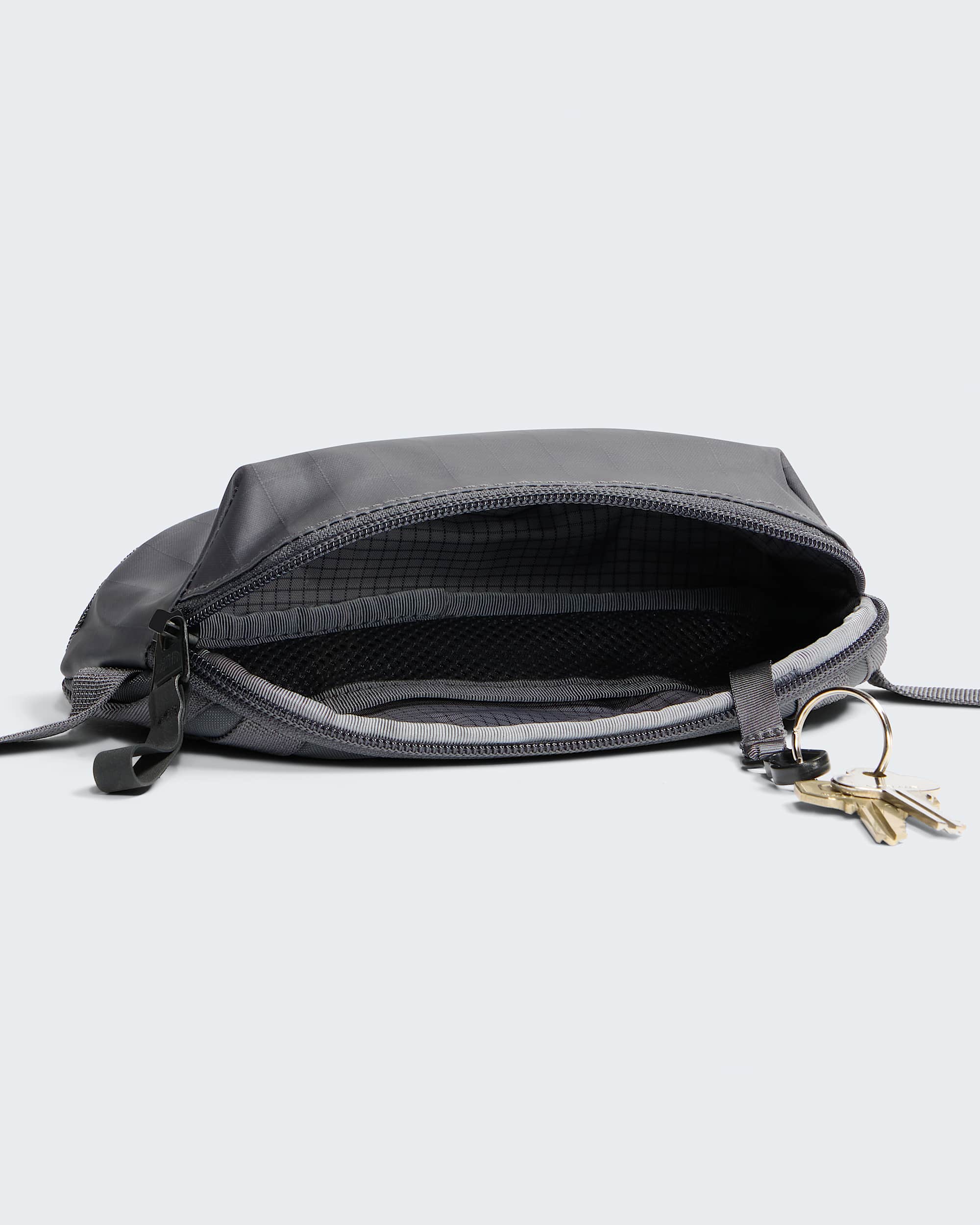 Base Camp Voyager Pro Travel Pouch TNF INT
